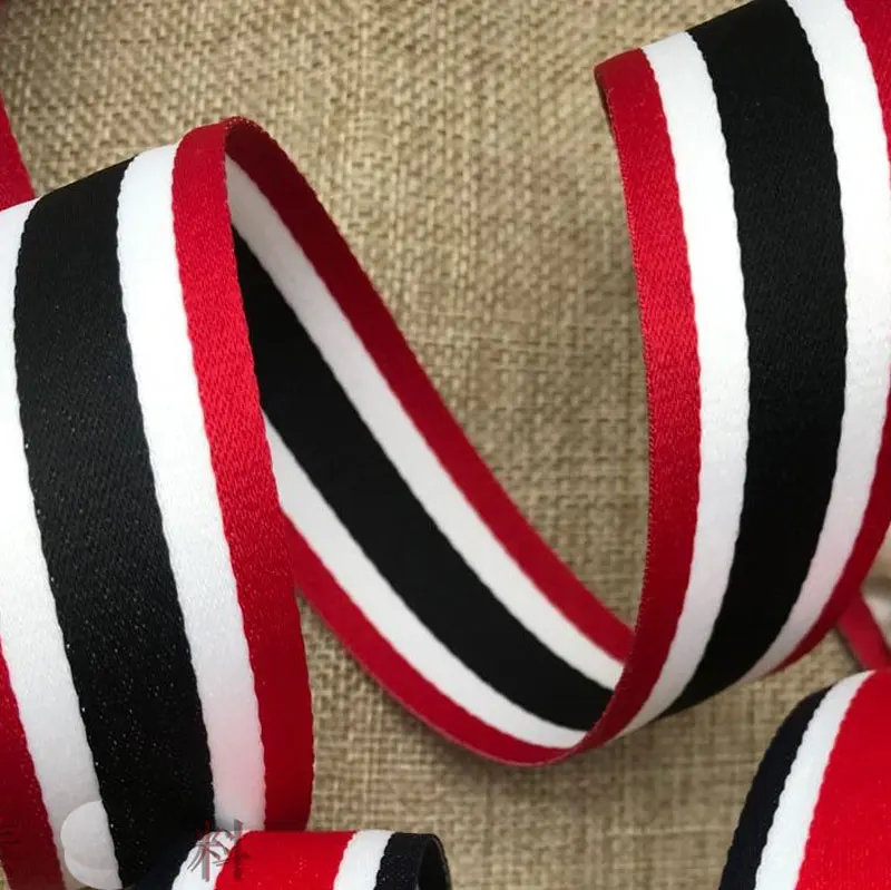 Репсовая лента с принтом в нижнюю полоску красная белая черная 2 м 30 мм | Дом и сад
