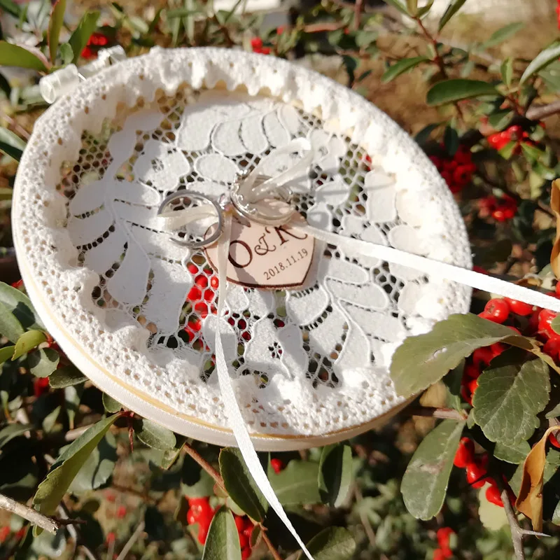 1pcs lot Red White Wood Lace Round Ring Cushion Bearer Engagement Photo Props Wedding Proposal Marriage pillow | Дом и сад