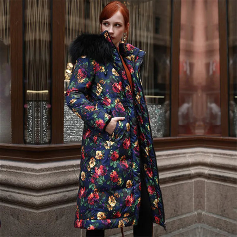 Женская зимняя куртка на белом утином пуху с большим воротником из меха