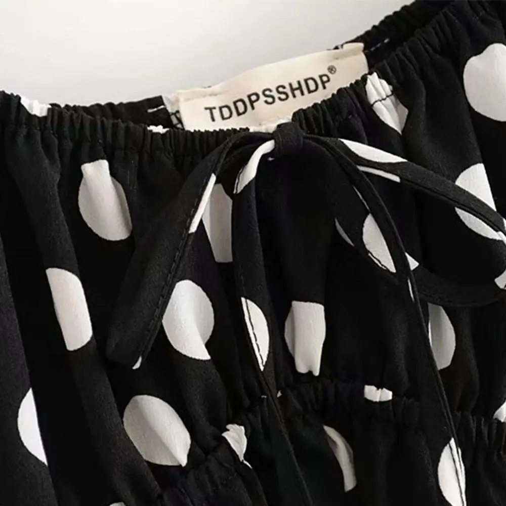 Женская футболка в горошек с открытыми плечами и рюшами | одежда