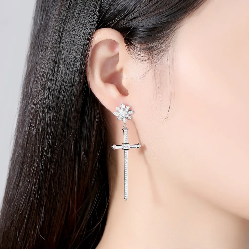 Женские серьги со снежиной и крестиком лаконичные с кубическим цирконием модные