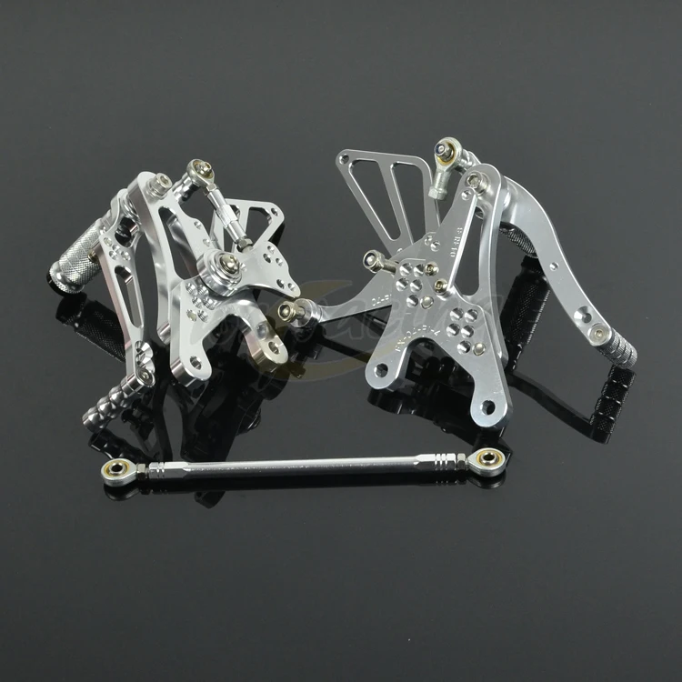 

CNC Adjustable Motorcycle Billet Foot Pegs Pedals Rest Footpegs For YAMAHA YZF R1 2004-2006 04 05 06 Motorbike
