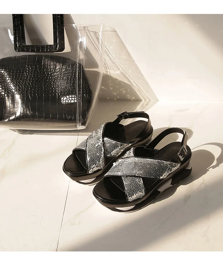 Обувь с блестками; женские летние босоножки на платформе; chaussures femme; женская обувь; sandalia feminina; ремешки с блестками; блестящий серебристый цвет