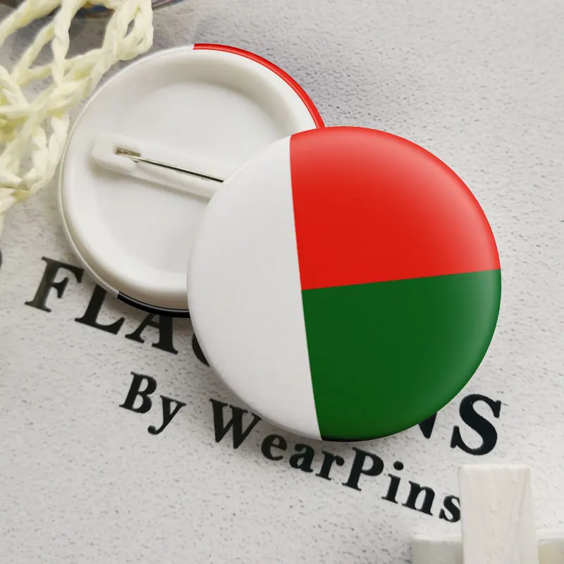 Madagascar Flag Map Tin Button Pins LGBT Gay Rainbow Pride Badges | Украшения и аксессуары