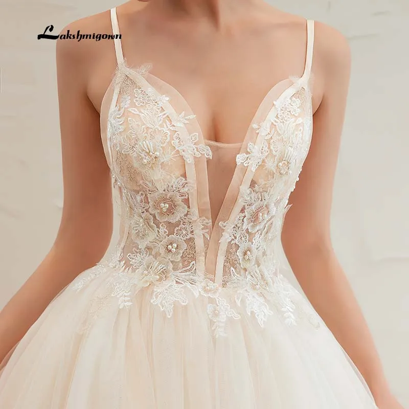 Женское свадебное платье на тонких бретельках с V-образным вырезом | Свадьбы и