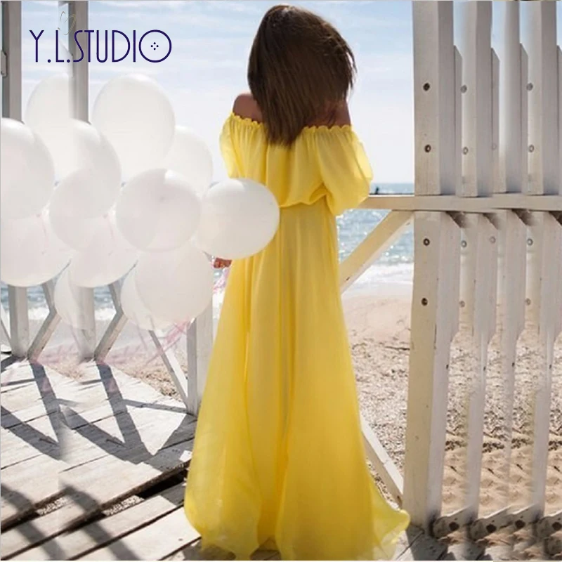 

Mother Daughter Dresses Family Matching Clothing Fashion Off Shoulder Bottom Beach Dress Family Look Mommy and Girls Clothes