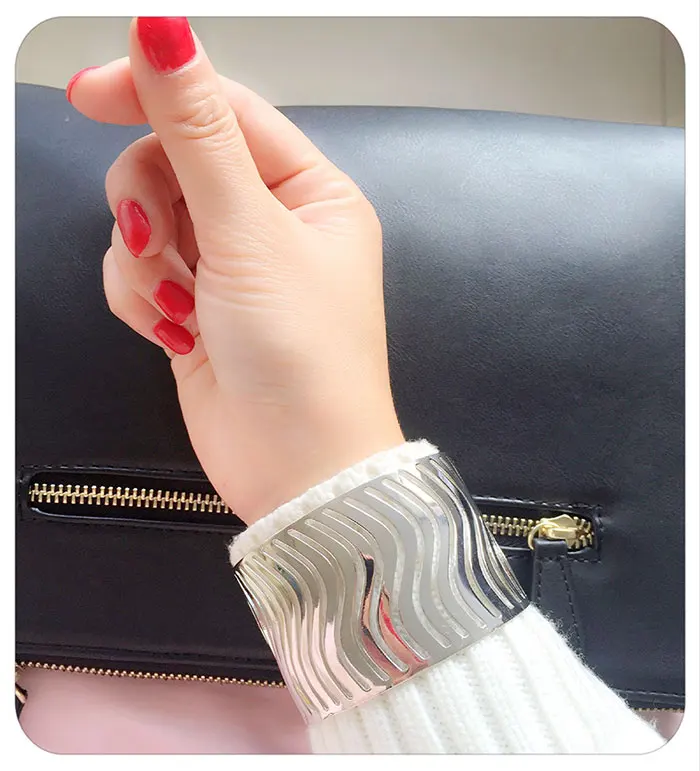 Новинка Модный популярный модный изысканный золотистый браслет F &amp U 2017 |