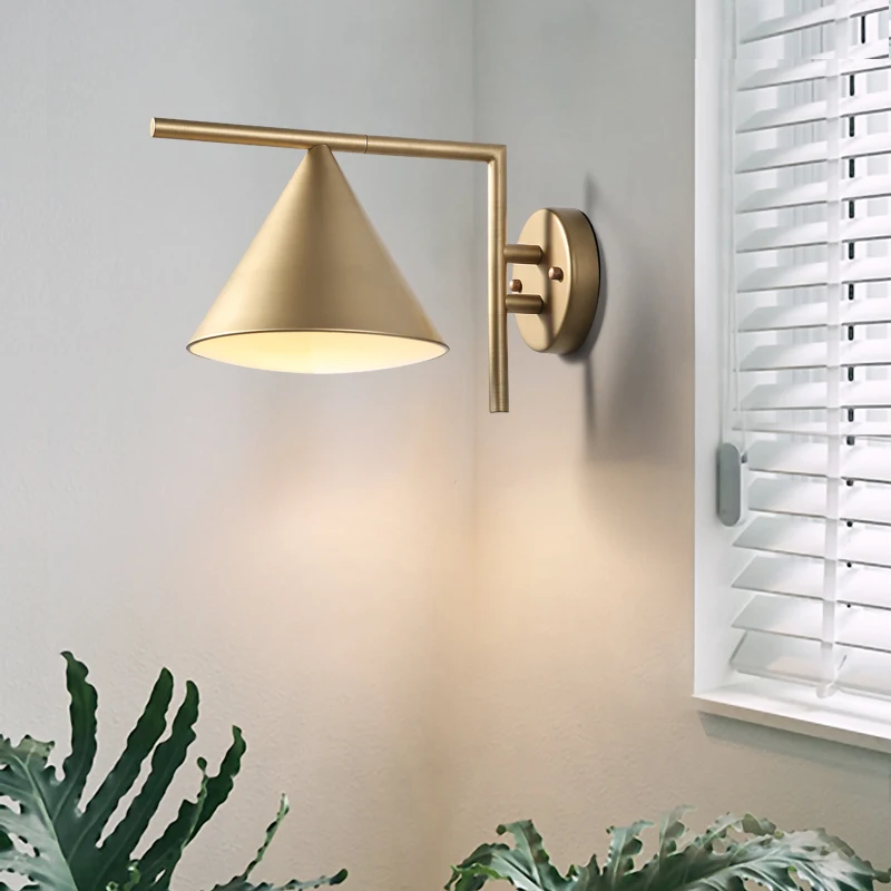 Современный золотой роскошный настенный светильник для спальни железный