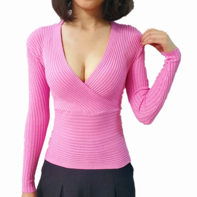 Женский трикотажный свитер красный с v-образным вырезом и длинным рукавом в