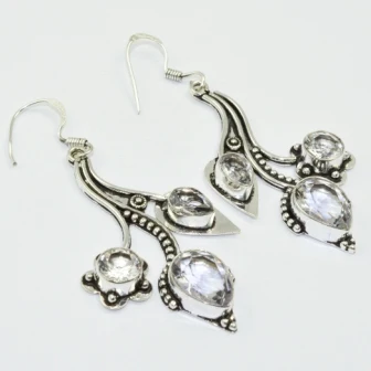 

Белые топы, 69 мм, серебряное покрытие на медных сережках, E1785