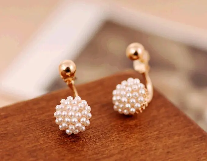 Женские серьги гвоздики с маленькими искусственными жемчужинами и золотыми