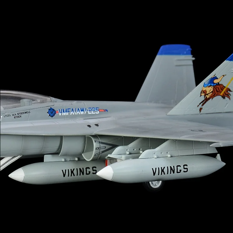 Предварительно построенный 1: 72 Масштаб F/A-18D Hornet VMFA(AW)-225 многоцелевой боевой реактивный хобби коллекционный самолет готовая пластиковая модель