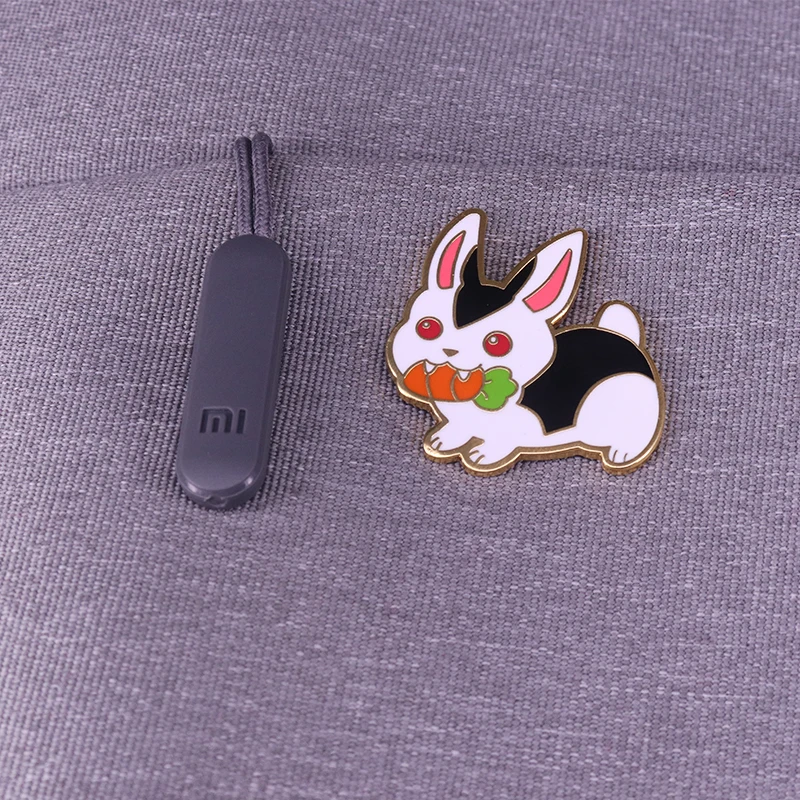 Rabbit eating radish ename pin badge | Украшения и аксессуары