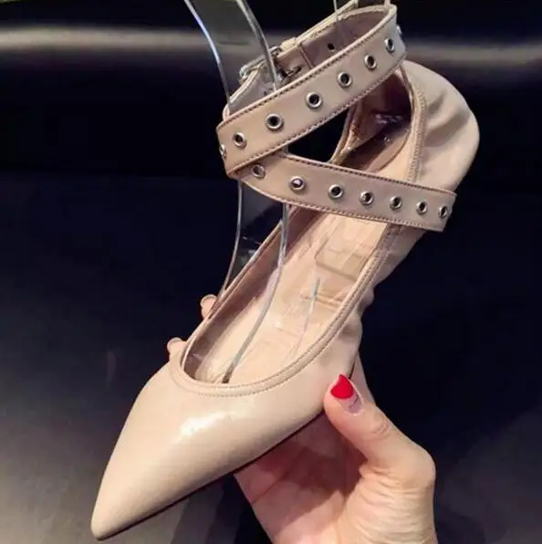 Лидер продаж осень 2017 г. балетки в европейском стиле с заклепками заостренный