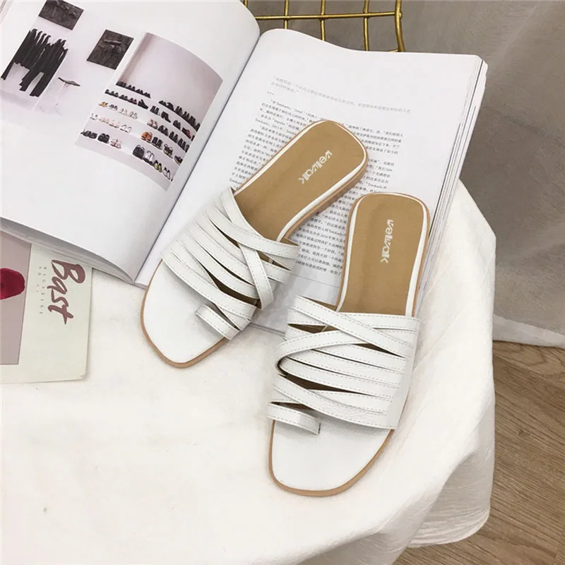 Женские вьетнамки на плоской подошве модные дизайнерские тапочки в полоску