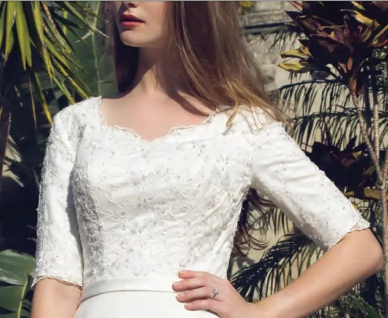 Простое скромное кружевное шифоновое свадебное платье с коротким рукавом