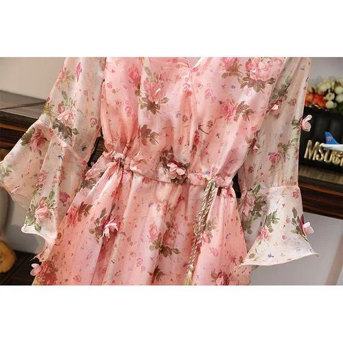 Хлопковое платье с расклешенными рукавами и принтом аппликацией Vestidos Розовая