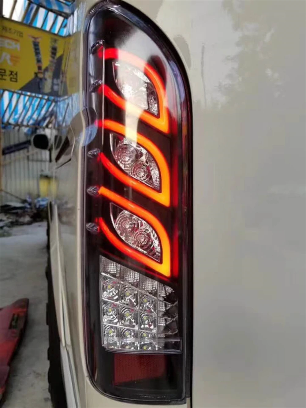 Для Toyota Hiace 2005 2006 2007 2008 2009 2010 2011 2012 2013 2014 2015 2016 2017 2018 хвост светильник BrakeLED в