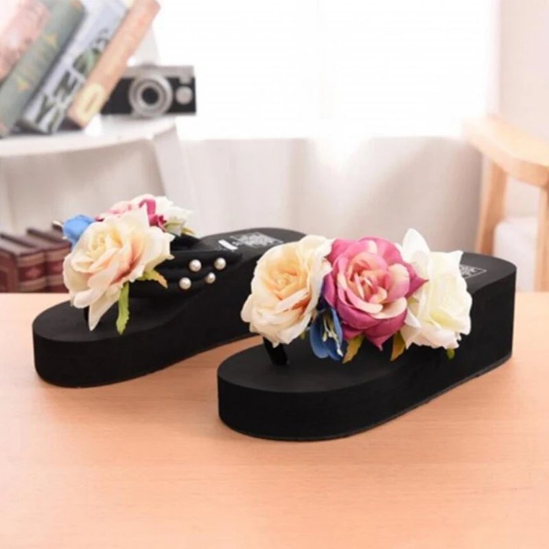 Женские шлепанцы на танкетке сланцы с жемчугом и цветами удобная Пляжная обувь