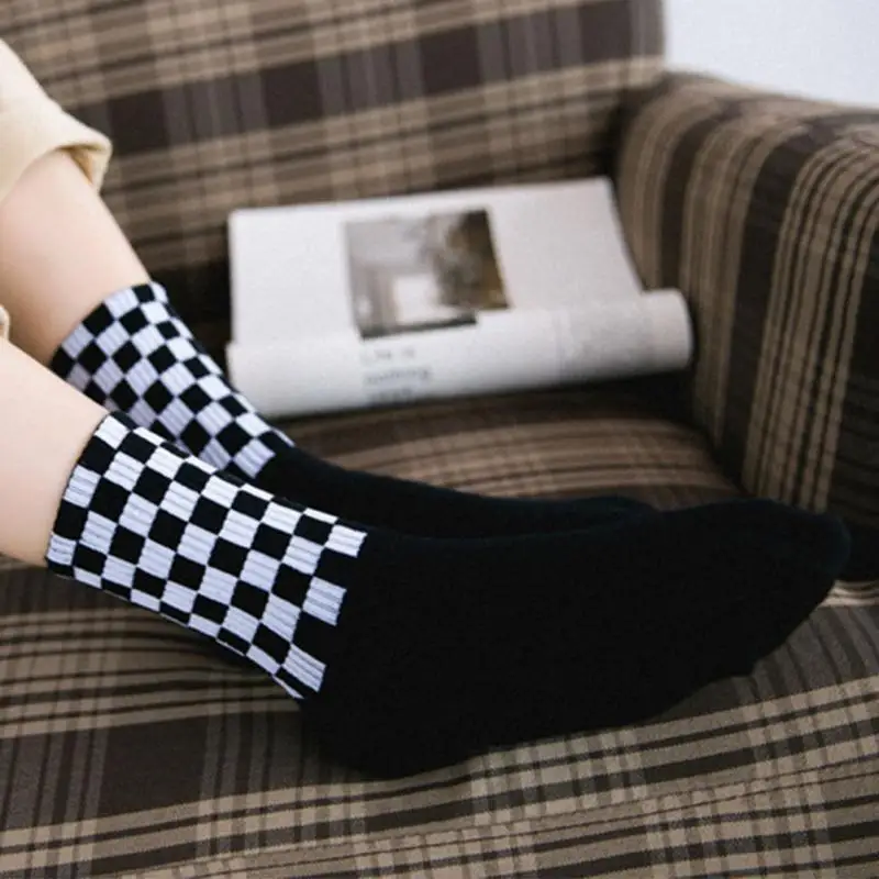 Новинка, мужские носки, шикарные Harajuku шахматные носки для HipHop Sox, длинный, унисекс, хлопковые носки, белые и черные квадраты, носки для скейтборда