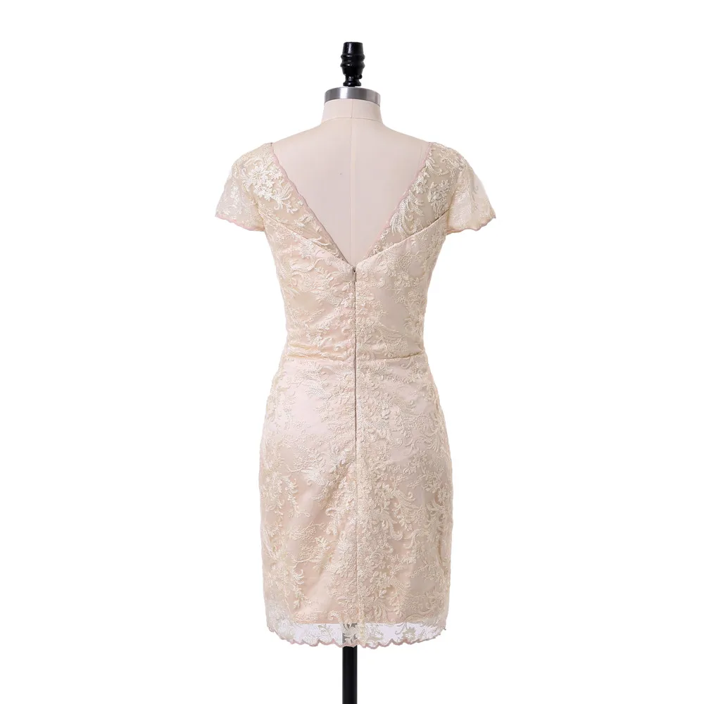 Платье цвета шампанского для мамы и невесты платье-футляр с треугольным вырезом