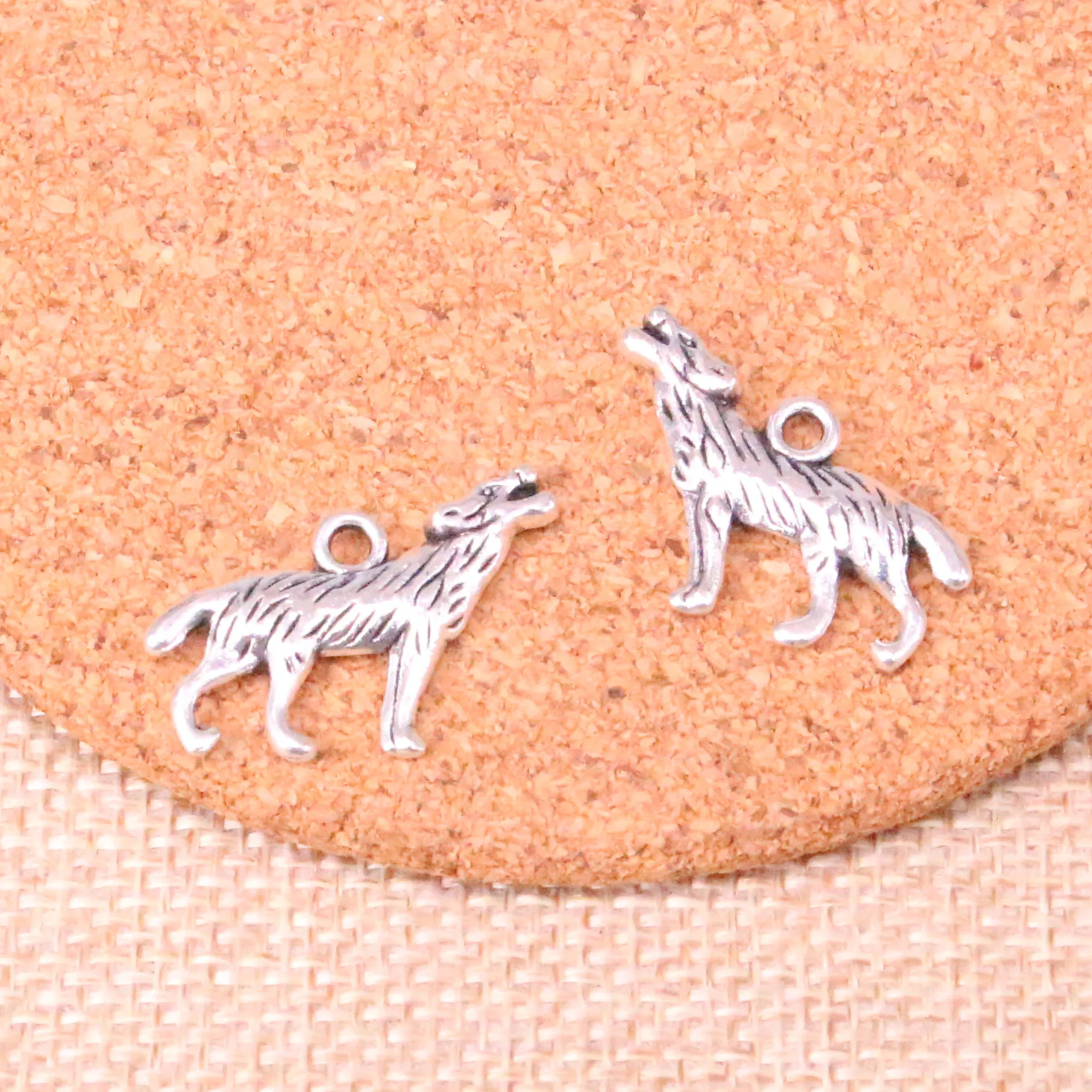 12 шт. подвески с воющим волком антикварные посеребренные Подвески подходят для