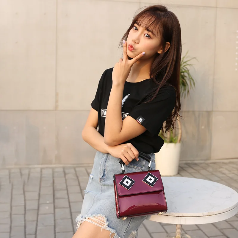 

2018 new women's shoulder bag fashion PU leather female handbag fox hair chain women's crossbody messenger flap bags