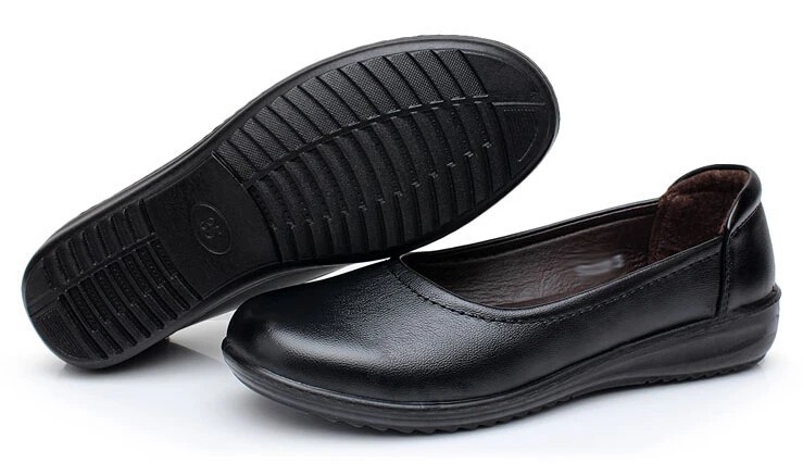 Женская кожаная обувь на нескользящей подошве для работы черного цвета размеры 35