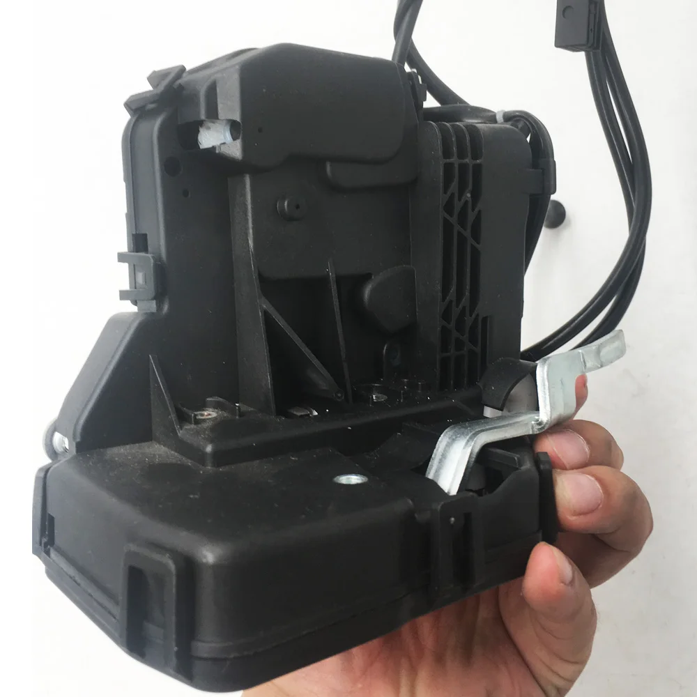 Привод замка передней и левой двери для MERCEDES C E CLASS 00-09 A2117200335 A2117200535 A2117200735 A2117200935 |