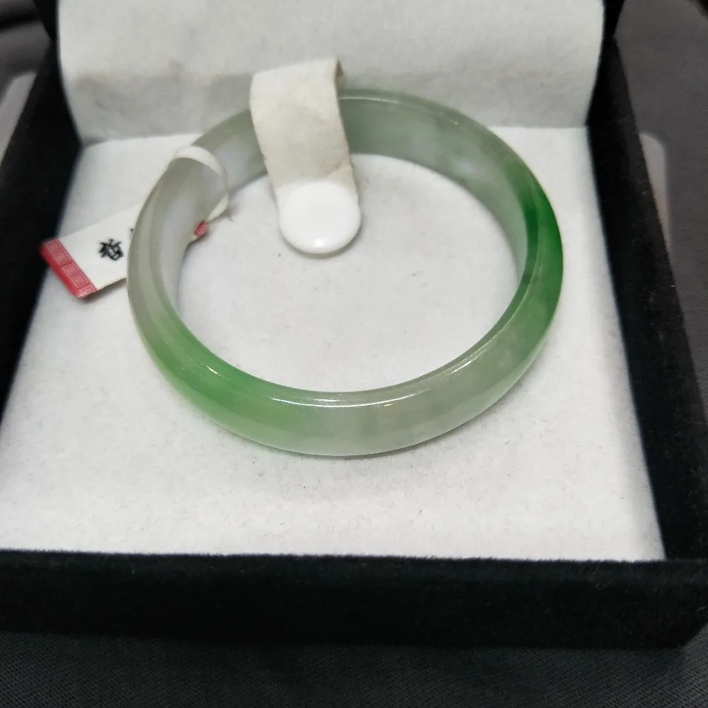 Send A certificate natural Jadeite bracelet Elegant light green bottom Yang 54-61mm female Jewelry |