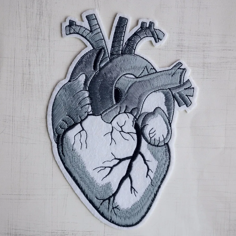 Новые серые большие детали в форме сердца патчи для утюга на ткани наклейки