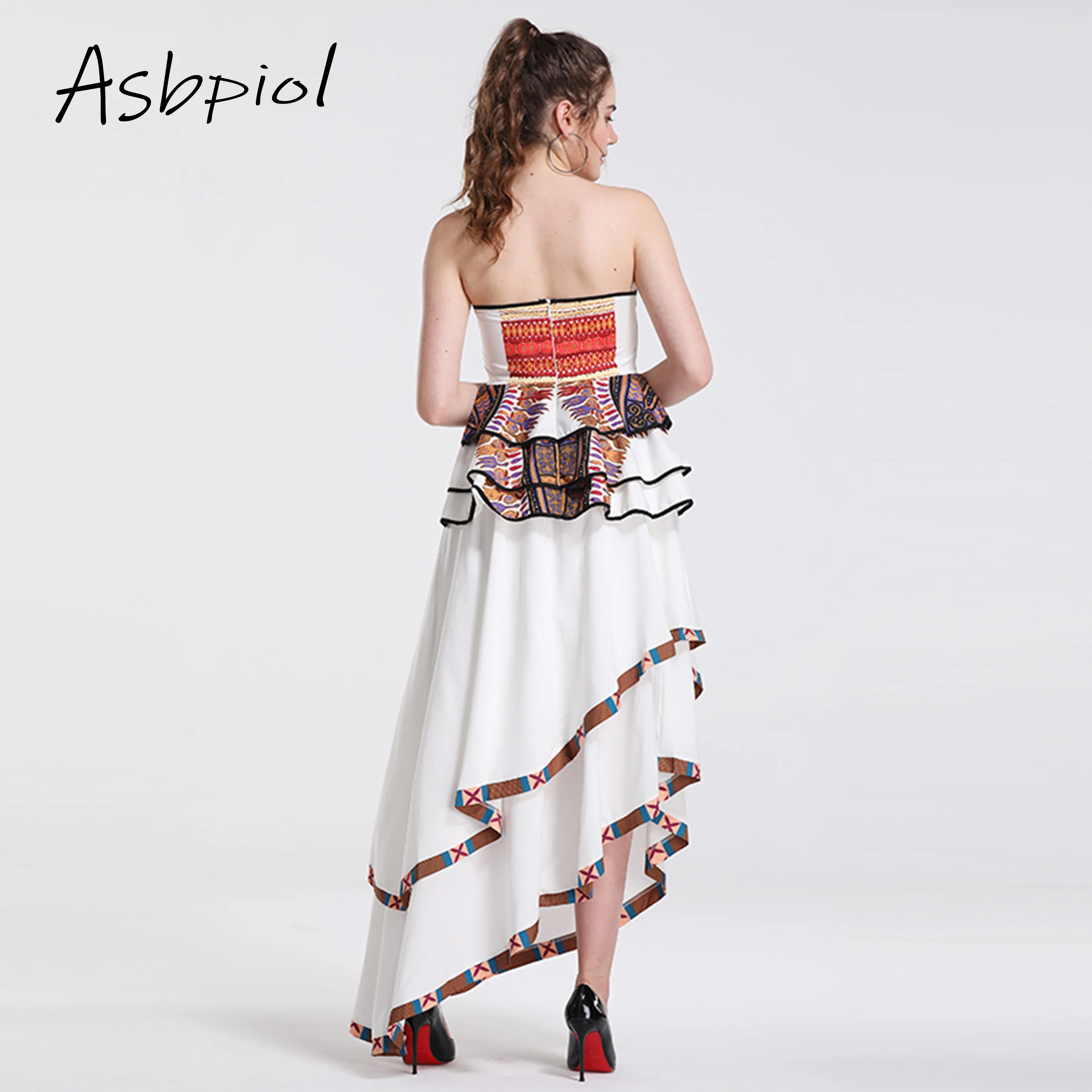 Белое длинное платье в национальном стиле без бретелек рукавов пикатные с