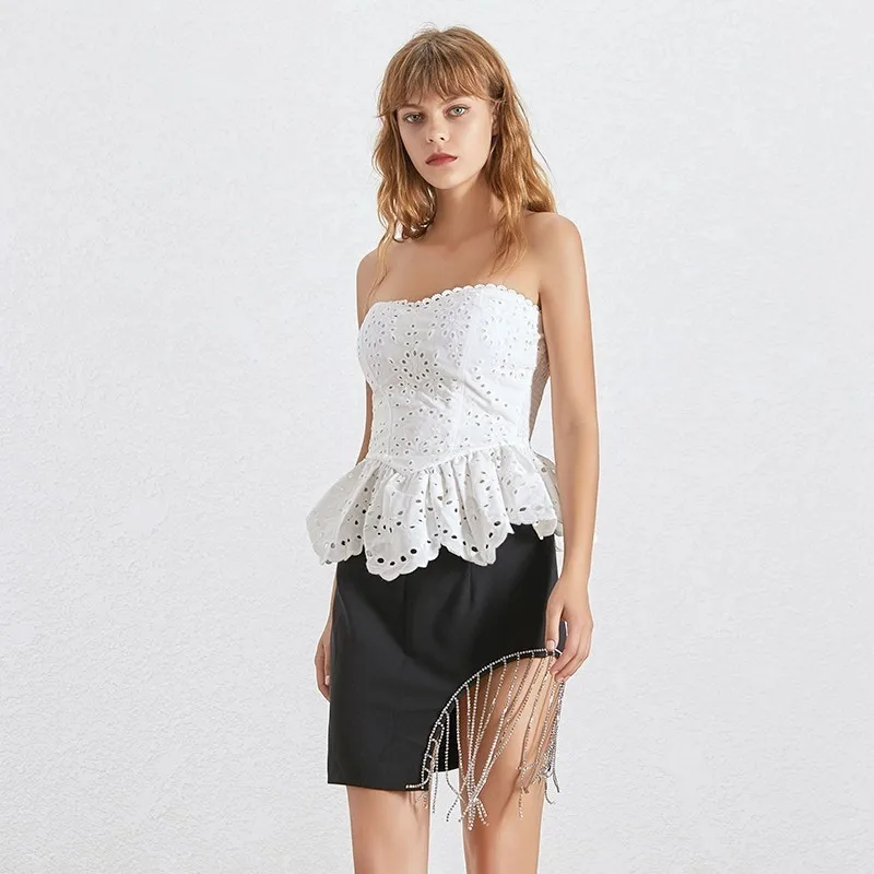 TWOTWINSTYLE Summer Lace Patchwork Women Blouse Off Shoulder Sleeveless Tunic Irregular Hem Print Shirt Female Fashion
