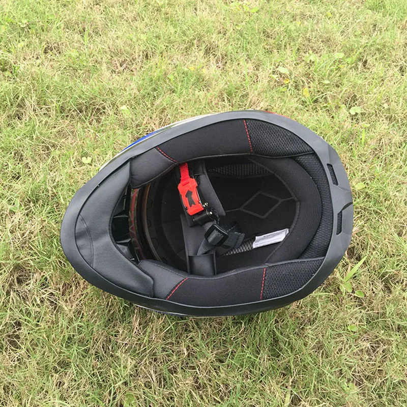 Черный мотоциклетный шлем с внутренним солнцезащитным козырьком двойной