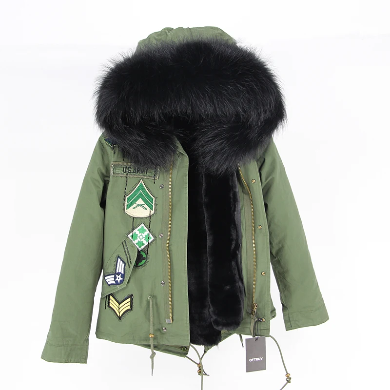 Женская парка с нашивкой и воротником из меха енота зимняя теплая куртка цвета