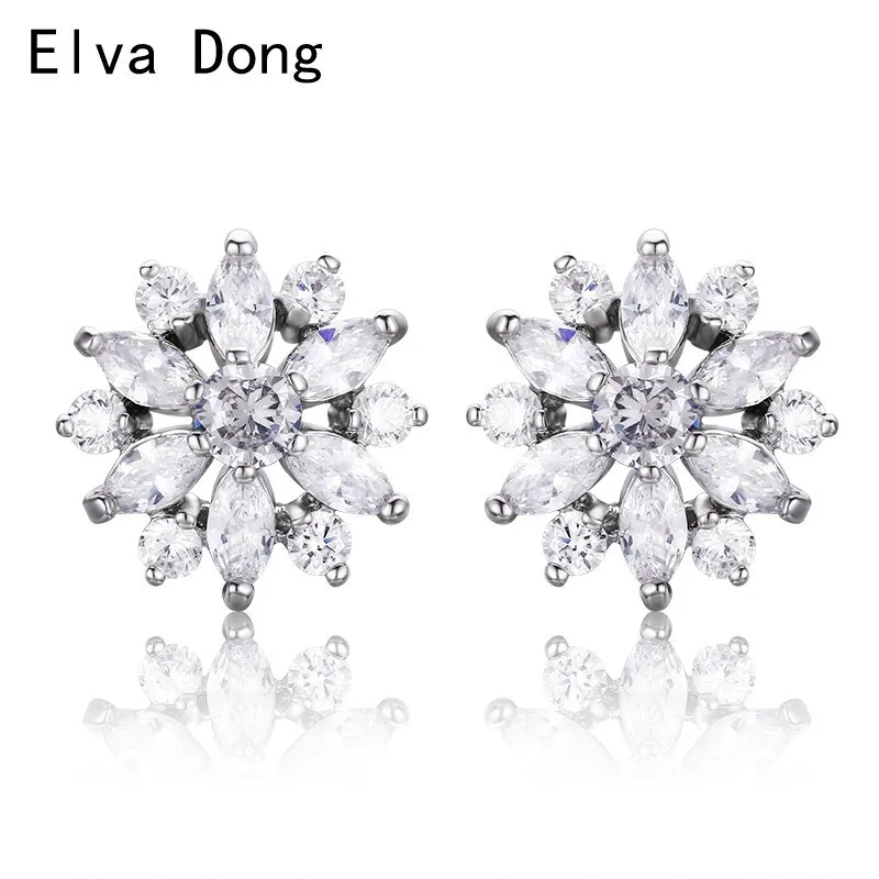 Серьги гвоздики женские с фианитом украшение в виде снежинки цветка цвет белое