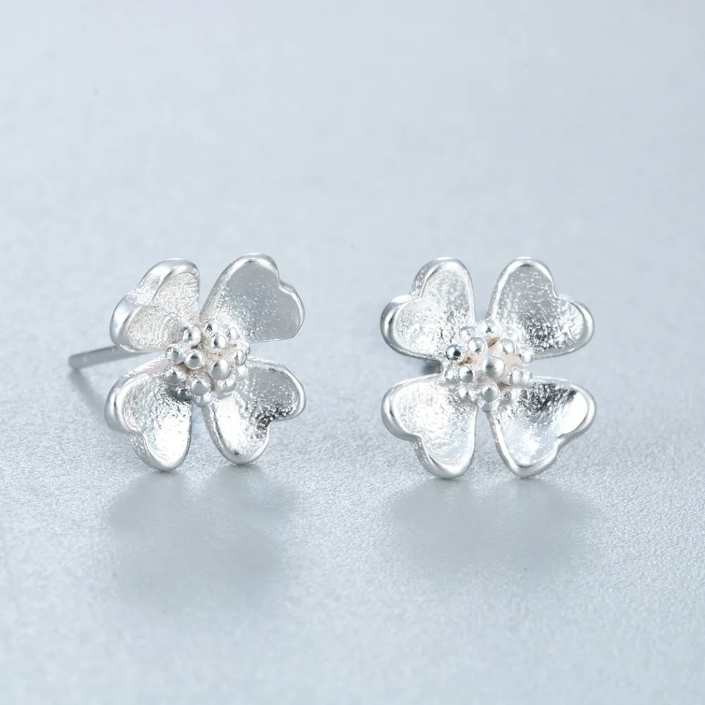 Женские серьги-гвоздики с четырьмя листьями серебристого цвета | Украшения и