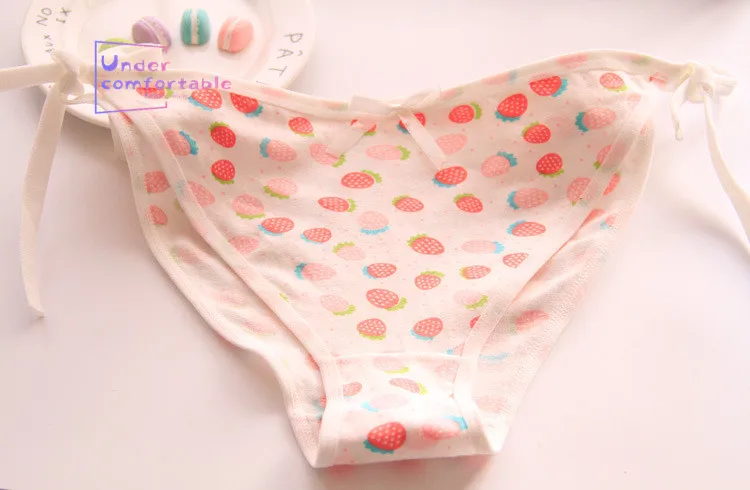 colorful strawberry Новое Сексуальное Милое нижнее белье на шнуровке для девочек хлопковые трусики для костюмированной вечеринки с квадратными элементами нижнее белье для девочек со средней посадкой C088 - Цвет: colorful strawberry