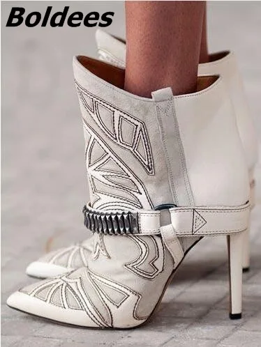 Замшевые Кожаные ботильоны с вышивкой и острым носком модные женские ботинки на