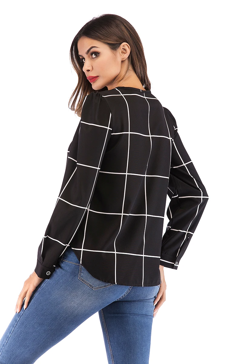 

2019 new summer women's black large plaid long-sleeved T-shirt V-neck black shirt punk metal chain T-shirt