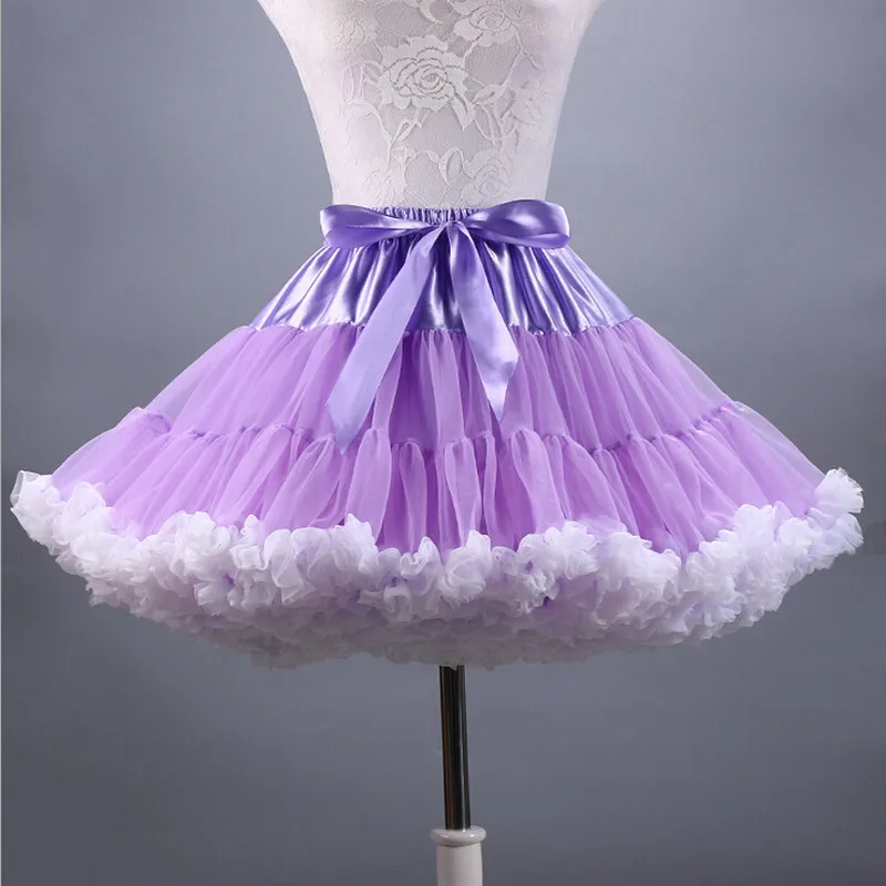 

Женская короткая мини-юбка в стиле «рокабилли»