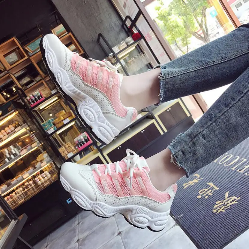 

Fashion Brand New Woman Casual Shoes Breathable Mesh Flats Shoes Outdoor Casual Sneakers For Women Krasovki Trainers