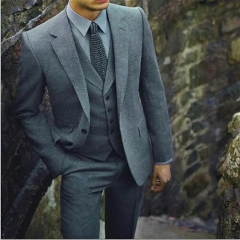 Мужской костюм на выпускной из 3 предметов (пиджак + брюки жилет галстук) Строгий