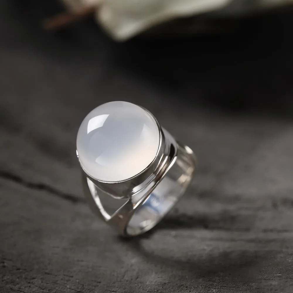 

Кольцо женское из серебра 925 пробы, с халцедоном