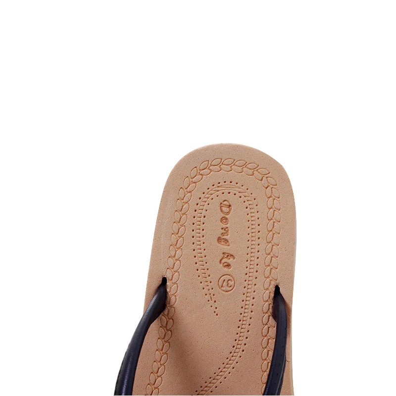 Шлепанцы женские сандалии коллекция 2018 года модные на плоской подошве