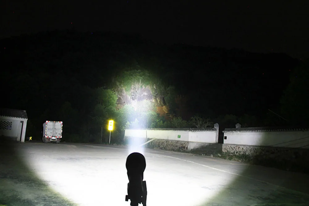 New LED Flashlight Super Bright XHP50 LED 3000Lumens Aluminum Reflector Outdoor Tactical Flashlight Torch Micro USB Charging