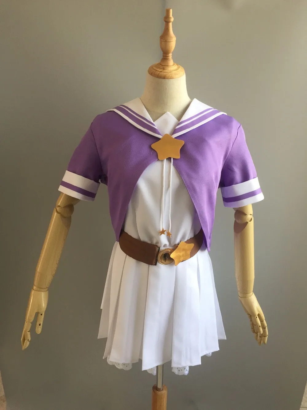 

Новый стильный мерцающий фотокостюм