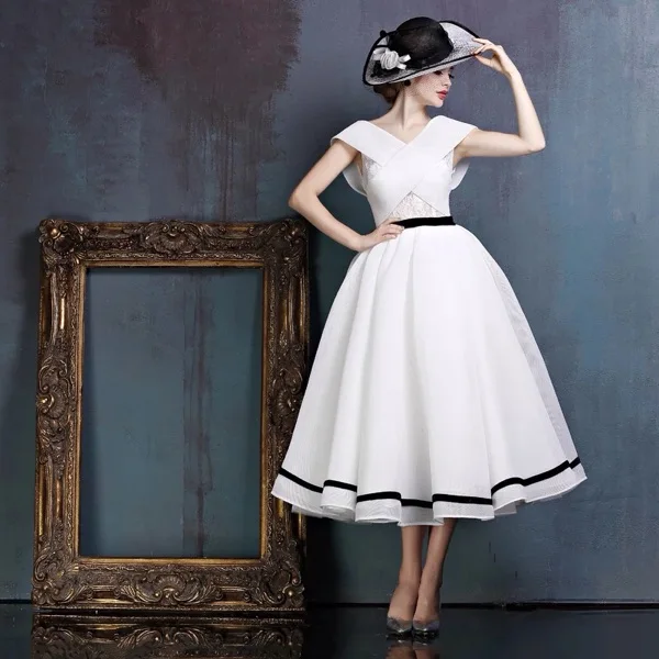 Настоящее изображение белое кружевное винтажное бальное платье с оборками