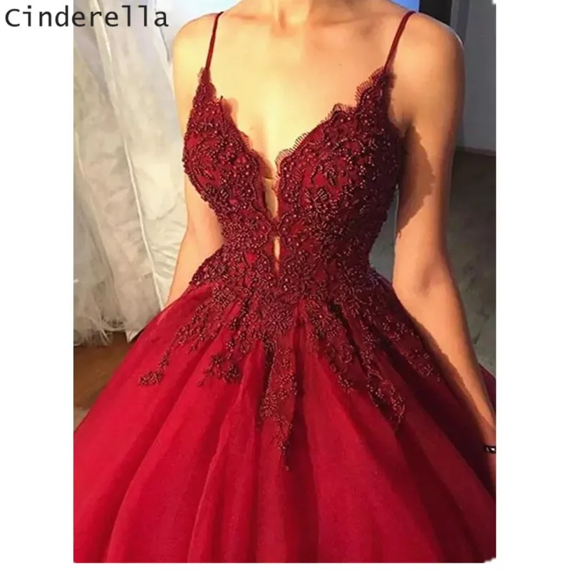 Красное вечернее платье Золушки с v-образным вырезом на тонких бретельках
