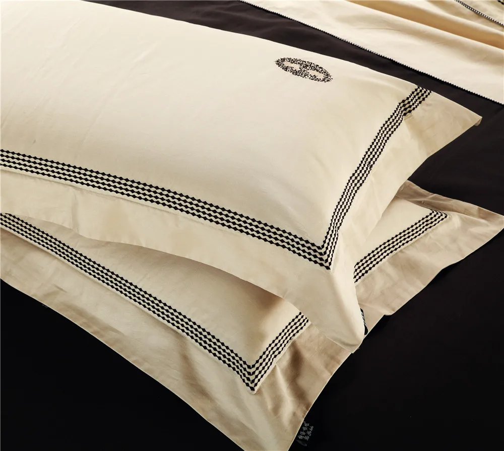 Комплект постельного белья из 100% хлопка с бежевой вышивкой пододеяльником